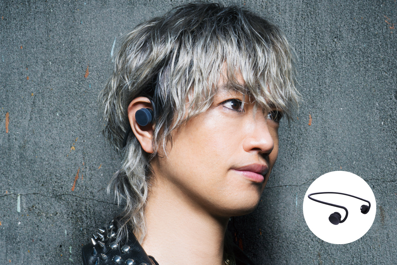 NTTの技術搭載、耳をふさがないイヤホン。耳スピ | nwm -ヌーム-